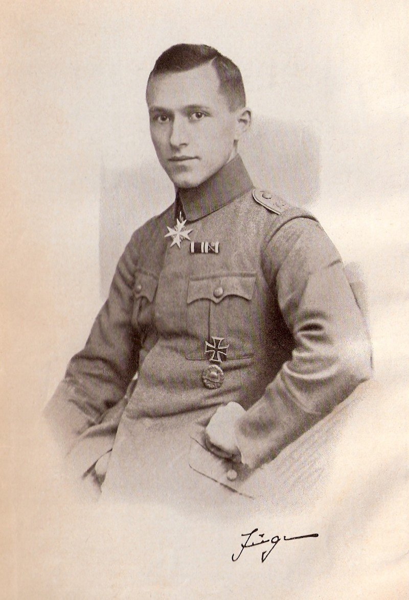 Эрнст Юнгер в униформе после Первой мировой войны с орденом Pour le Mérite. Фото: Wikimedia Commons