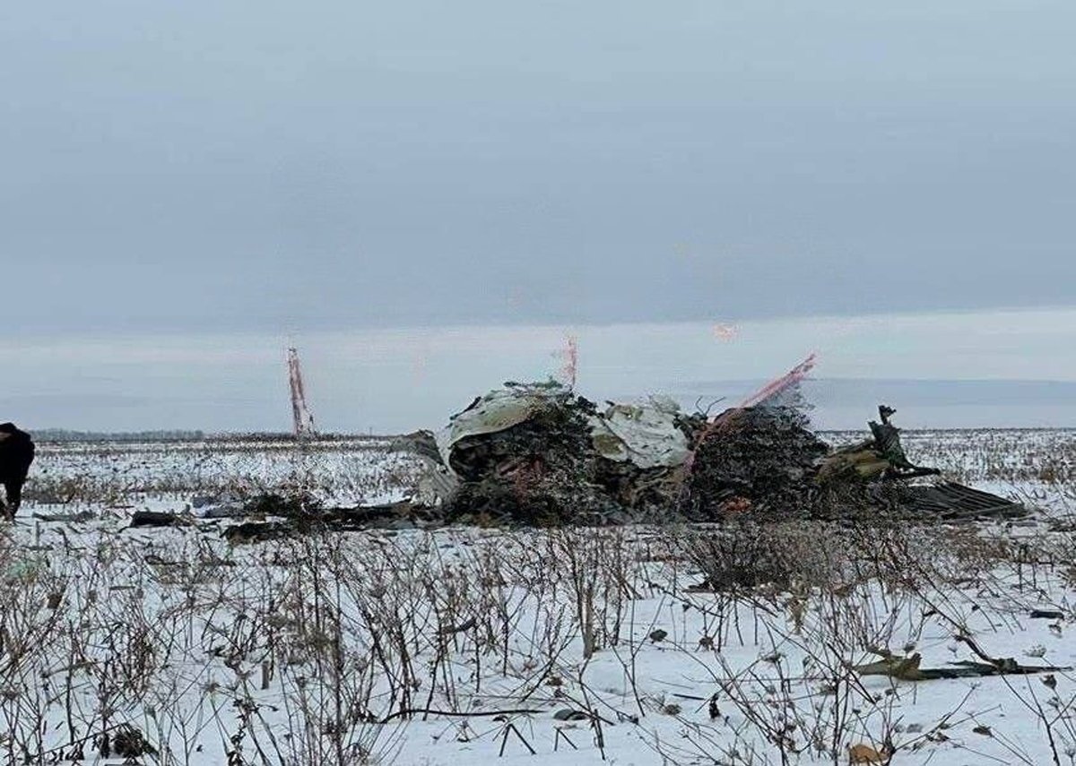 Обломки самолёта Ил-76, разбившегося в Белгородской области, 25 января 2024 года. Фото: МЧС России / EyePress News / Shutterstock / Rex Features / Vida Press