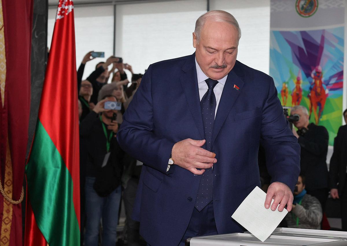 Belarusian dictator Alexander Lukashenko casts his ballot in a polling station in Minsk, Belarus, 26 January 2025. Photo: EPA-EFE