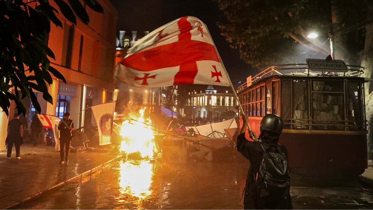 «Пожалуйста, не могли бы вы остаться»