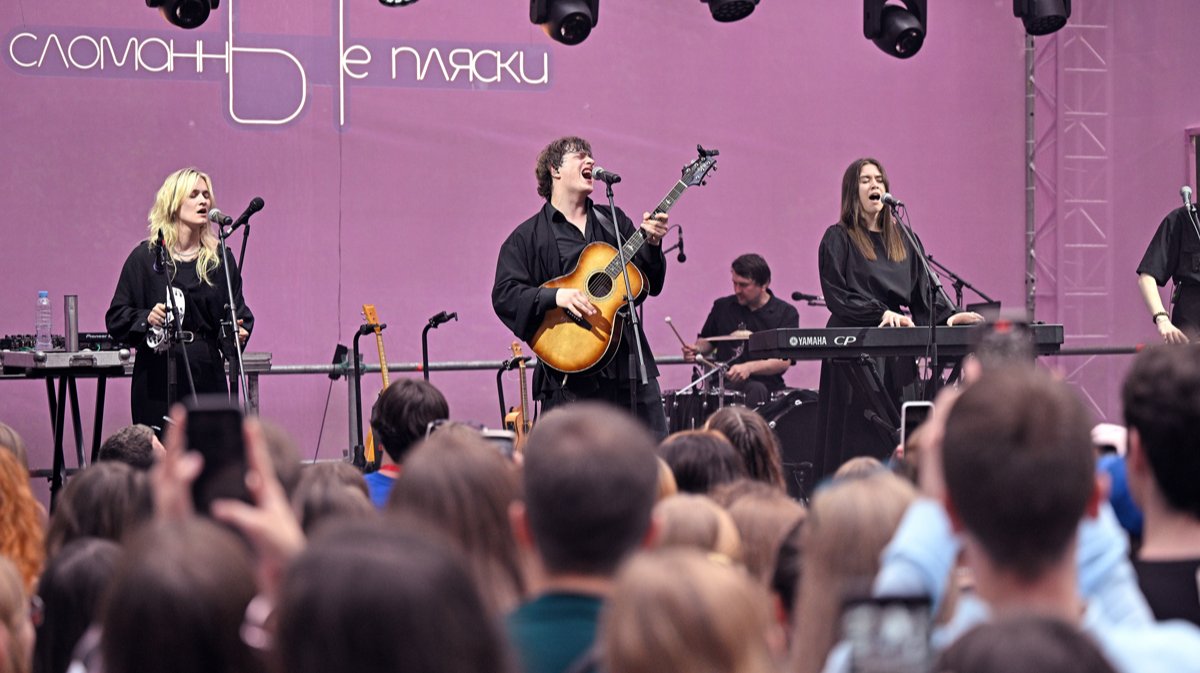 Почему все снова и снова говорят о группе «Бонд с Кнопкой»?