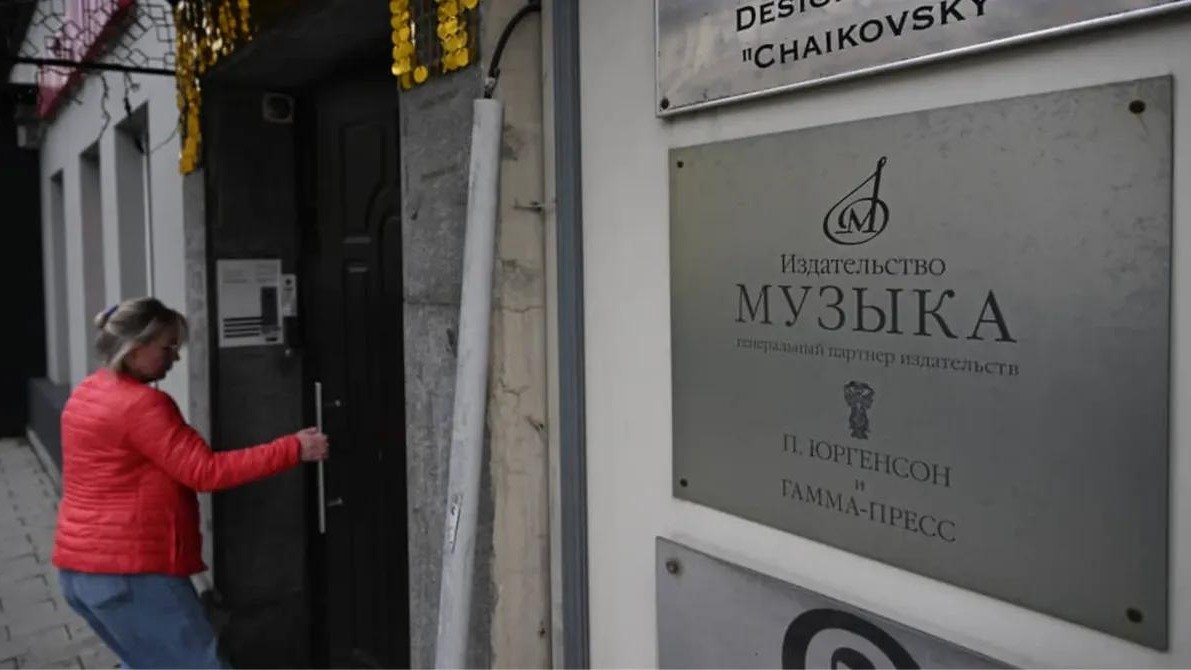 Путин передал акции изъятого издательства «Музыка» фонду «Талант и успех»