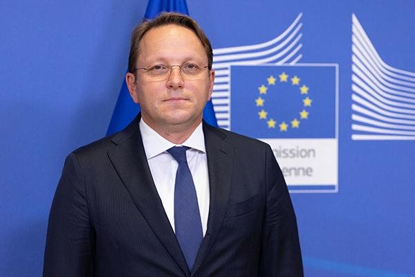 Оливер Вархели. Фото: сайт Еврокомиссии