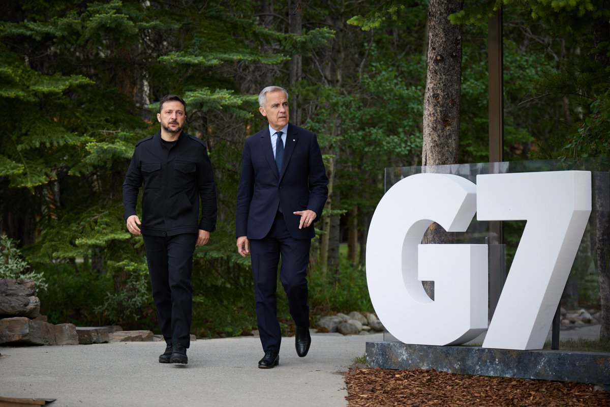 Премьер-министр Канады Марк Карни и Владимир Зеленский на саммите G7 в Кананаскисе, Канада, 17 июня 2025 года. Фото: офис президента Украины