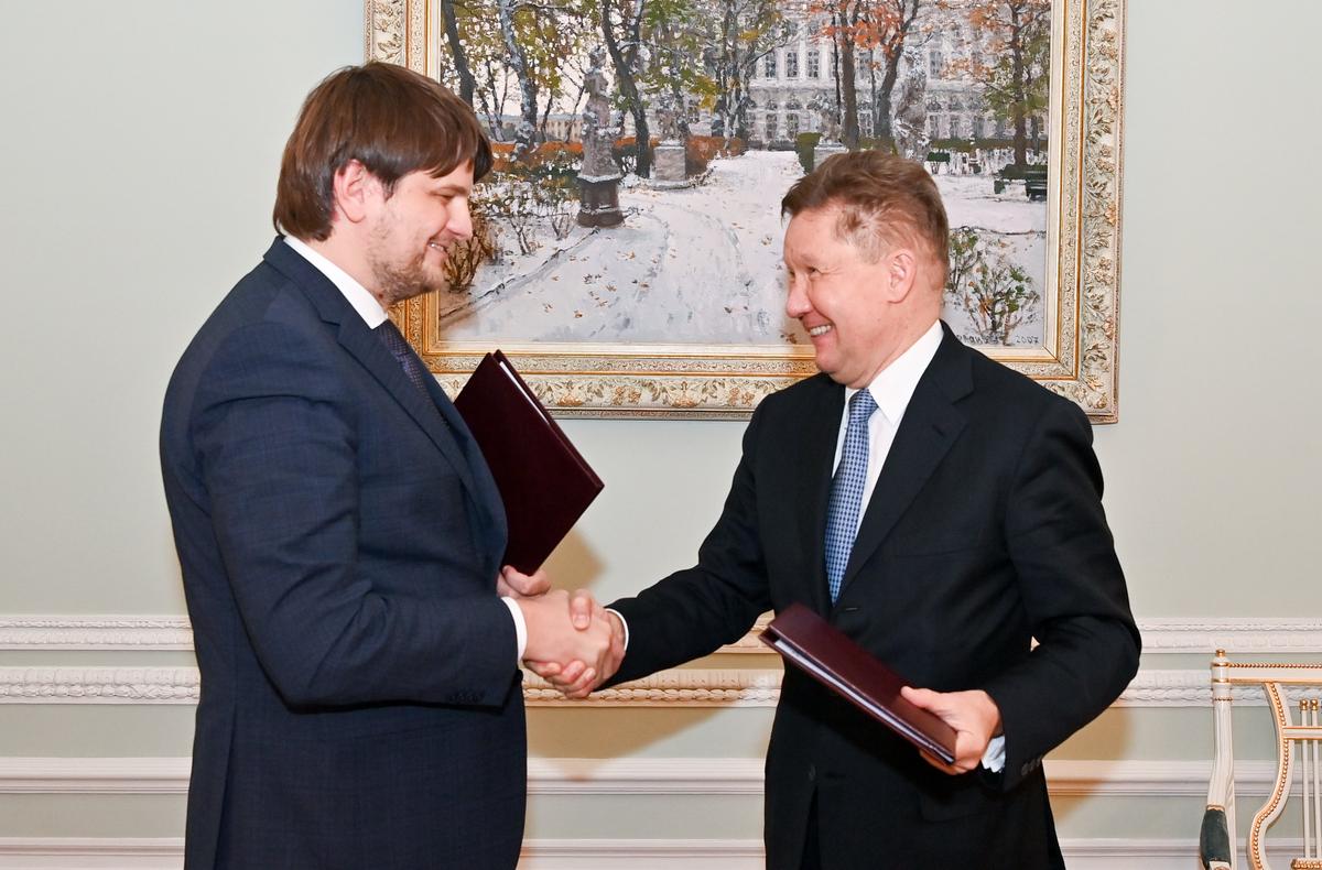 Андрей Спыну и Алексей Миллер во время продления контракта между «Газпромом» и «Молдовагазом» на поставку российского газа в Молдову, 29 октября 2021. Фото: Газпром