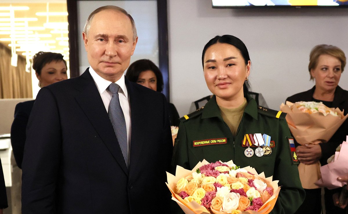 Владимир Путин с Айдысмаа Монгуш, 6 марта 2025 года. Фото: Михаил Метцель / ТАСС / Kremlin