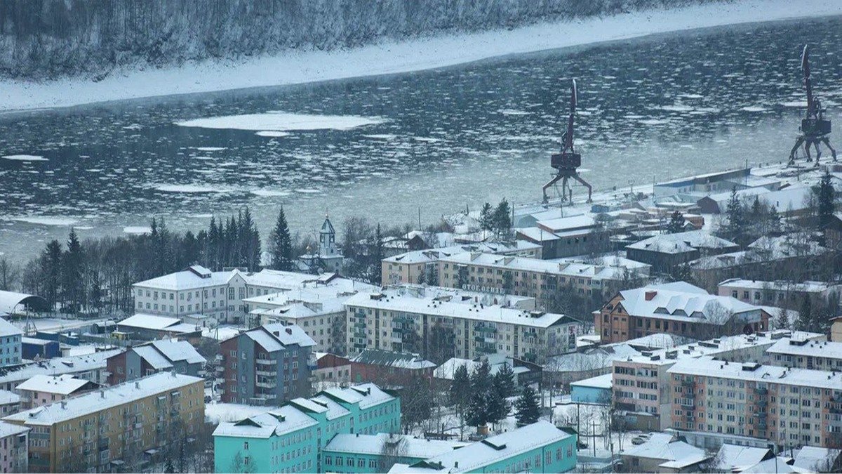 «Стены и двери были в ледяной корке, пар изо рта шел»