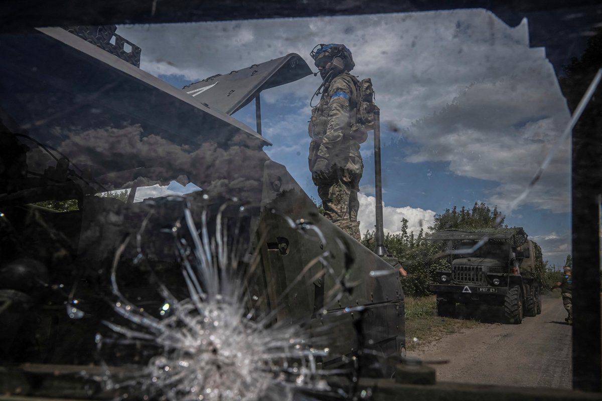 Украинские военнослужащие недалеко от границы в Сумской области, 11 августа 2024 года. Фото: Viacheslav Ratynskyi / Reuters / Scanpix / LETA