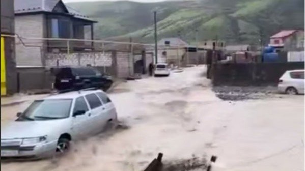 В Дагестане после масштабных ливней началось наводнение