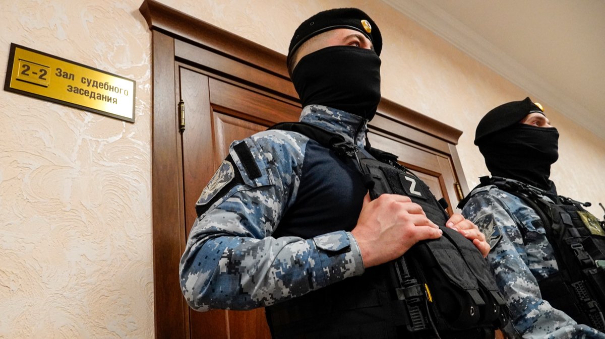 Кого государство считает изменниками?