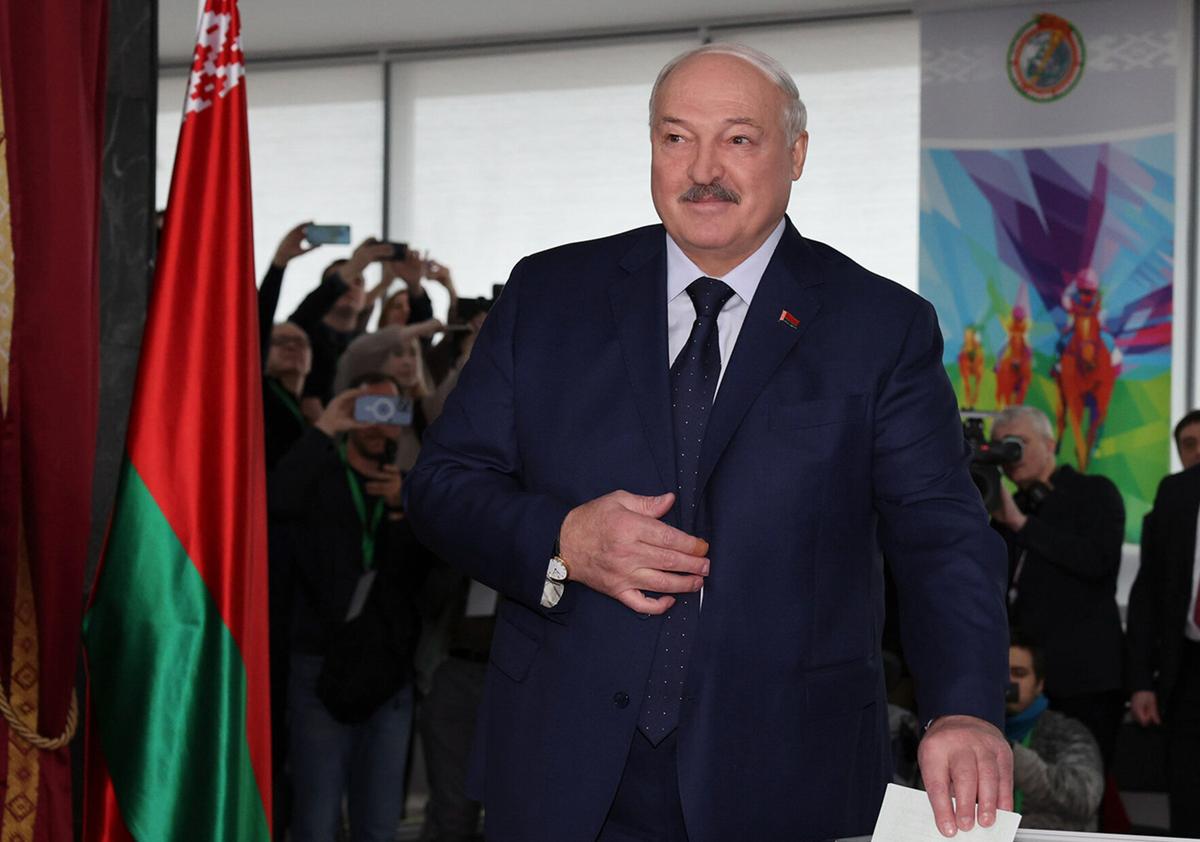 Belarusian dictator Alexander Lukashenko casts his ballot at a polling station in Minsk, Belarus, 26 January 2025. Photo: EPA-EFE