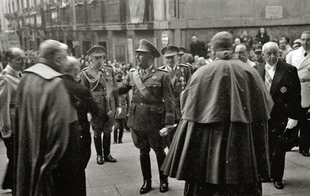 Франциско Франко с католическими иерархами, 1946 год. Фото: Wikimedia Commons , CC BY-SA 3.0